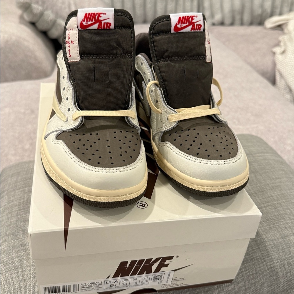 Travis Scott reverse mocha